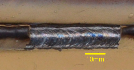 図6 LB-50FT 4.0mm ビード外観の一例〔棒径：4.0mm、145A (AC)、溶接姿勢：水平〕